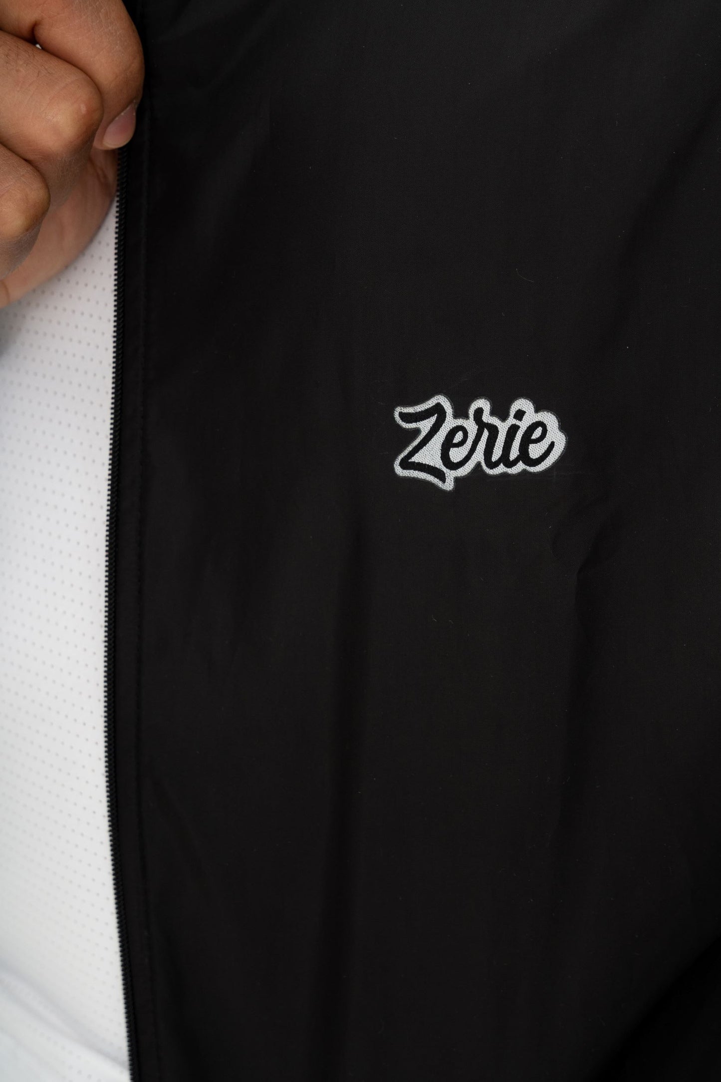 Chaqueta Negra Rompevientos Hombre