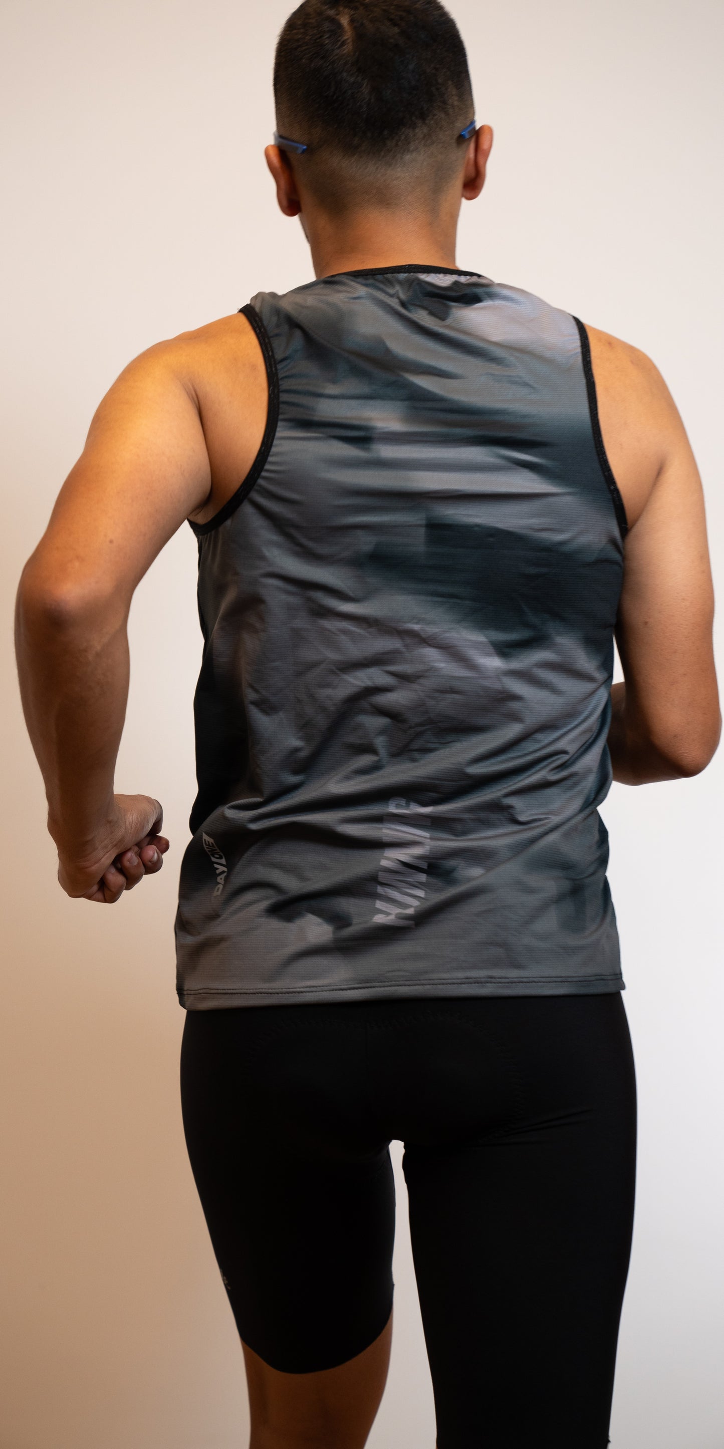 Camisilla running gray hombre